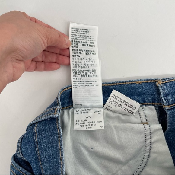 NWT Levis 501 Original High Rise Denim Shorts Women’s 27 Blue Distressed New - Picture 8 of 16